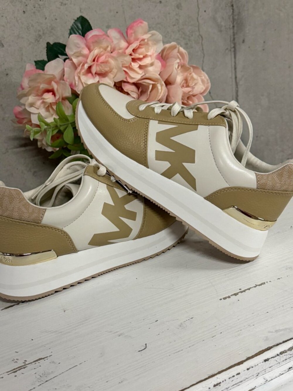 NWOT Michael Kors Women's MK Logo Fashion Sneakers - Size 8